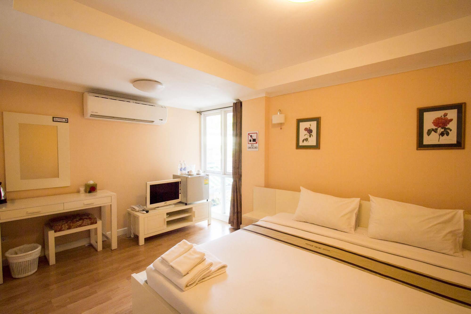 Triple Palms House Hotel Chiang Mai Luaran gambar