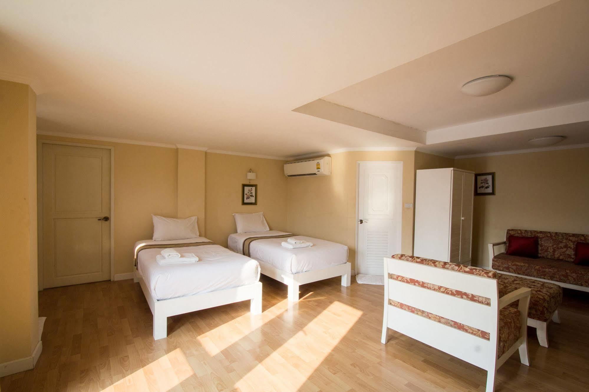 Triple Palms House Hotel Chiang Mai Luaran gambar