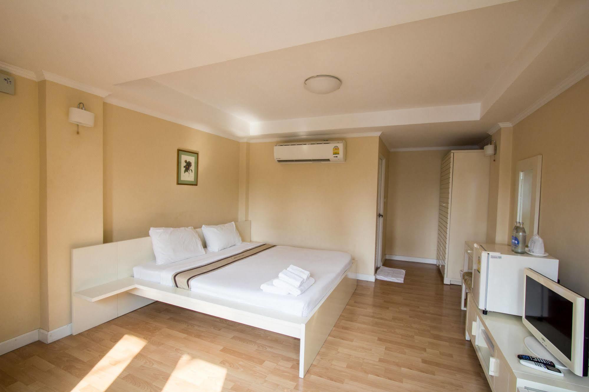 Triple Palms House Hotel Chiang Mai Luaran gambar